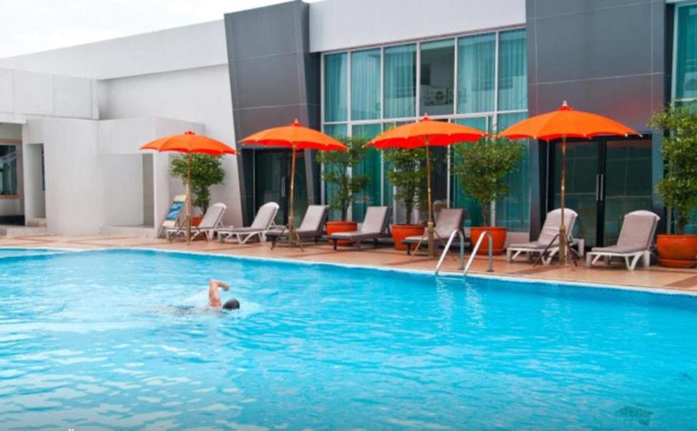 A2 Hotel Bangkok Bagian luar foto