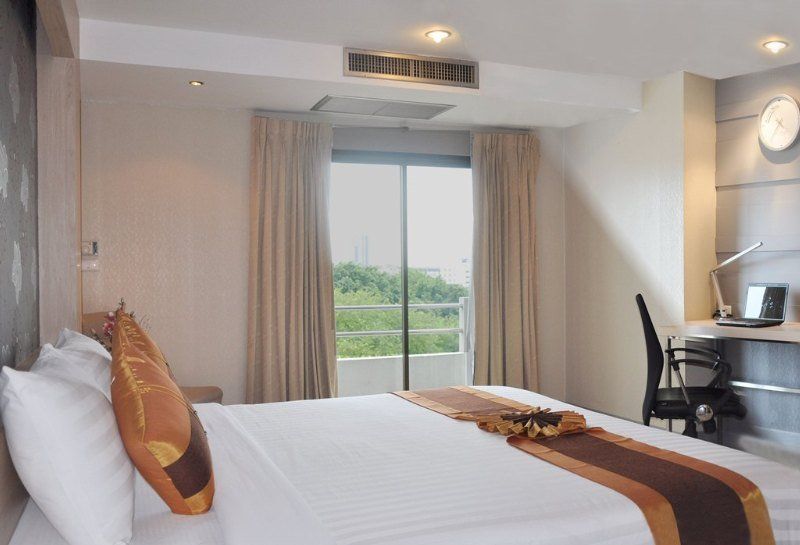 A2 Hotel Bangkok Bagian luar foto
