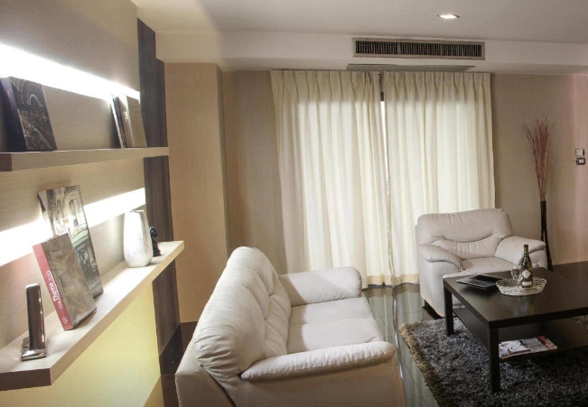 A2 Hotel Bangkok Bagian luar foto