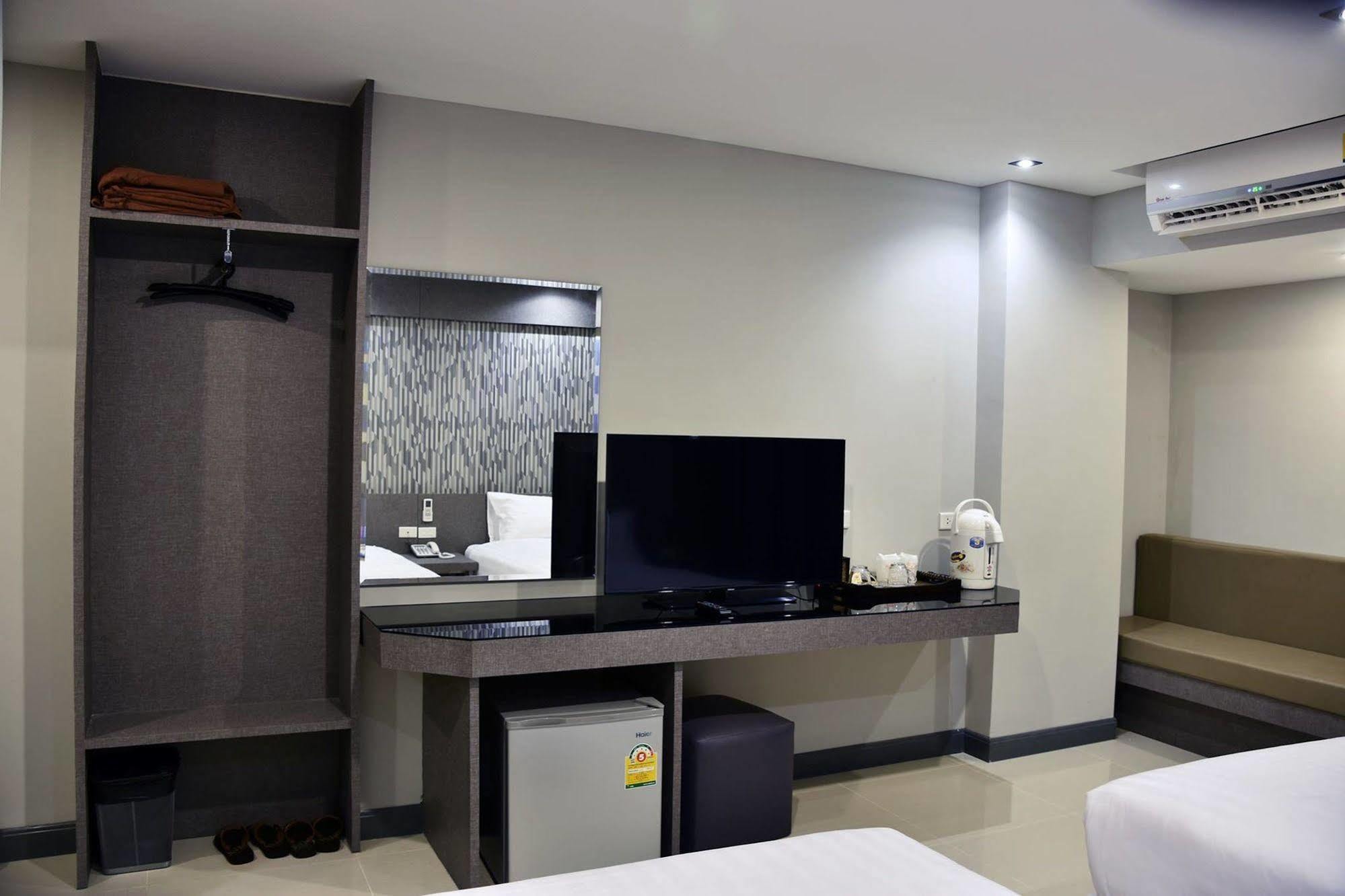 A2 Hotel Bangkok Bagian luar foto