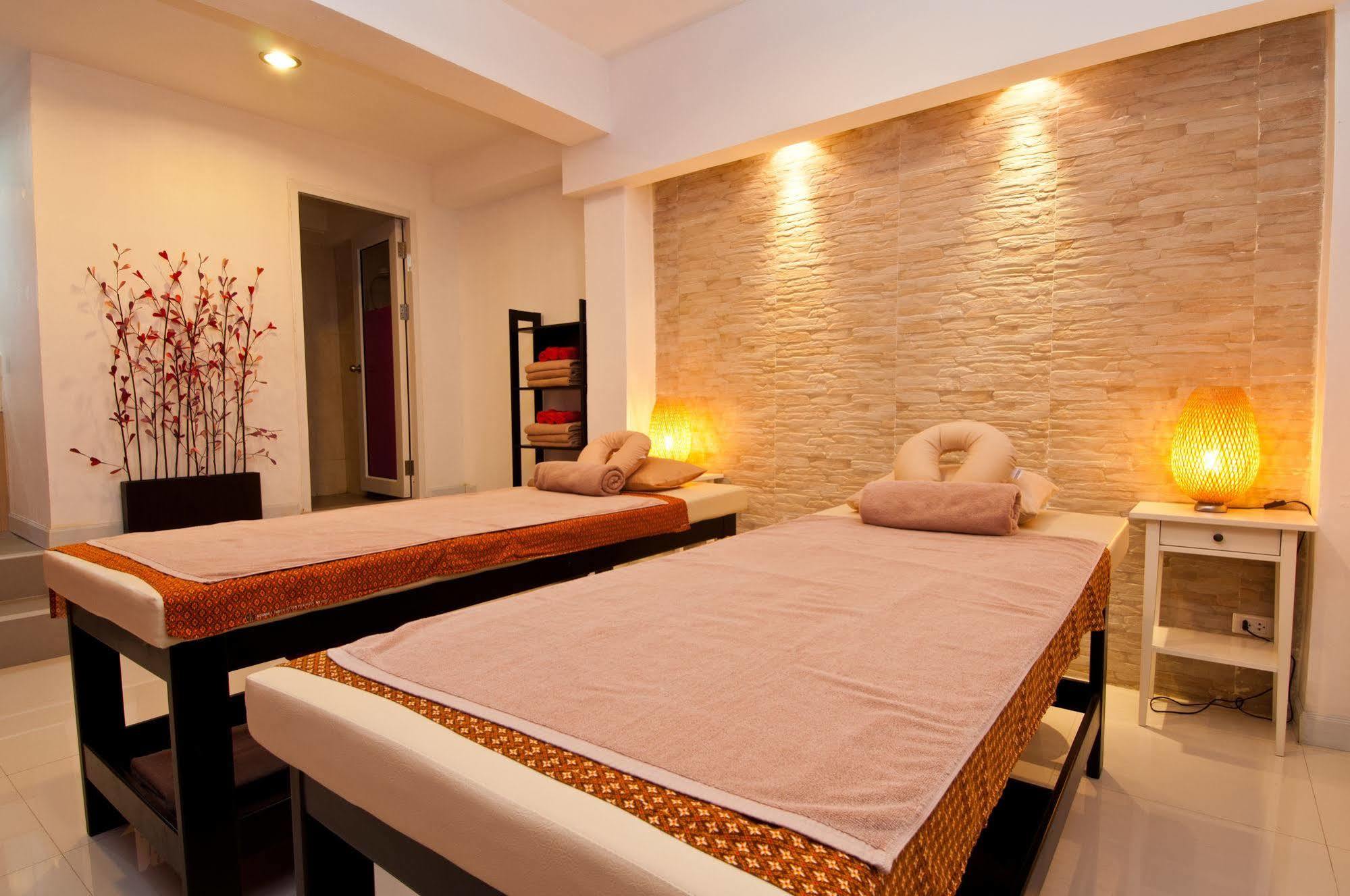 A2 Hotel Bangkok Bagian luar foto